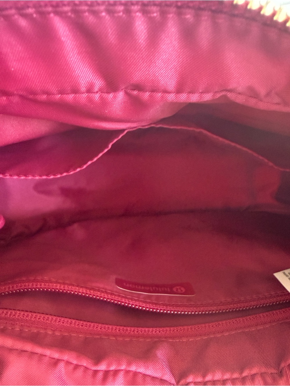 lululemon athletica City Essentials Shoulder Bag in Berry Rumble (BRML) - Picture 7 of 10